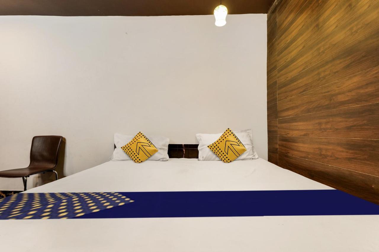 Oyo Flagship 81486 Hotel Mahalaxmi Guesthouse Nuova Delhi Esterno foto