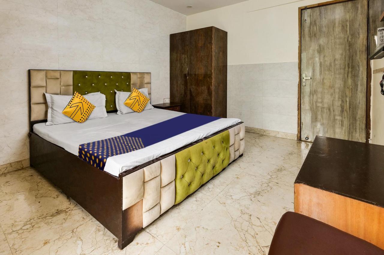 Oyo Flagship 81486 Hotel Mahalaxmi Guesthouse Nuova Delhi Esterno foto