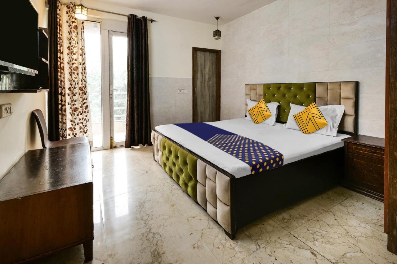 Oyo Flagship 81486 Hotel Mahalaxmi Guesthouse Nuova Delhi Esterno foto